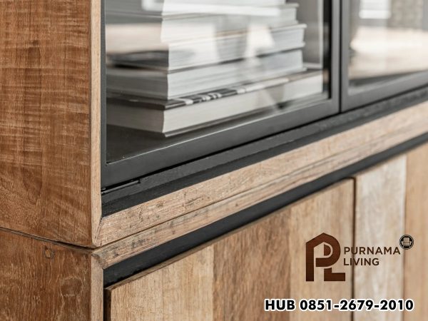 Lemari Pajangan Monastero