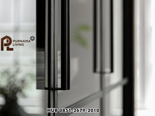 Lemari Pajangan Monastero